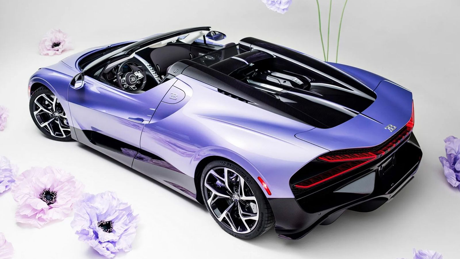 Νέα Bugatti Mistral λέγεται Caroline και έχει το χρώμα της λεβάντας! 